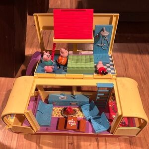 Peppa Pig Colorful Family Camper Playset